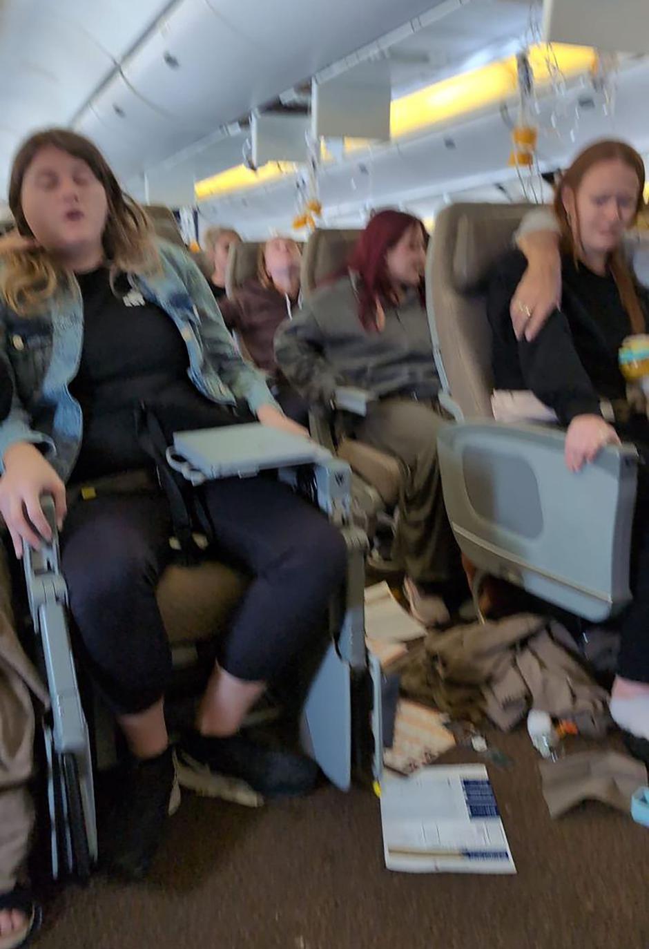 Letalo Singapur Airlines SQ321 zašlo v turbulenco | Avtor: Profimedia