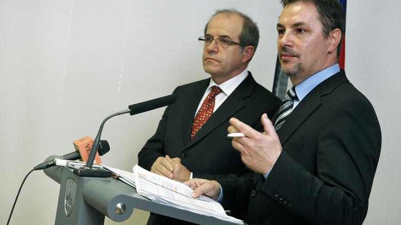 Iz vladnega urada za komuniciranje so sporočili, da bodo "zaradi velikega zanima