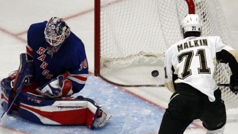 Jevgenij Malkin je tako premagal vratarja New Yorka Henrika Lundqvista.