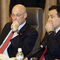Henry Paulson (levo) je banke pozval, naj hitro dvignejo kapital, saj naj bi to 