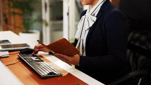 recepcija hotel receptorka