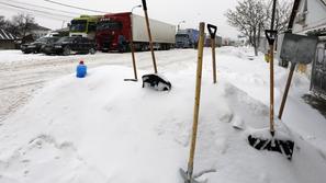 Romunija snežni metež zasnežene ceste