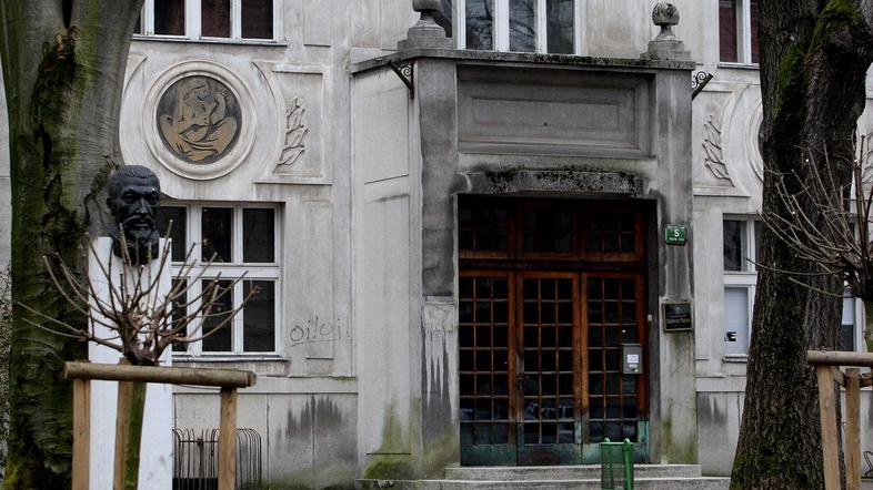 Koliko bo stala obnova stavbe, v GML niso povedali, Maja Katarina Tratar iz hote