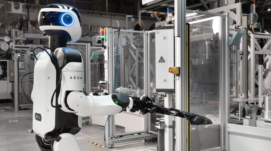 Humanoidni robot | Avtor: Ken Achluchtmann/BMW