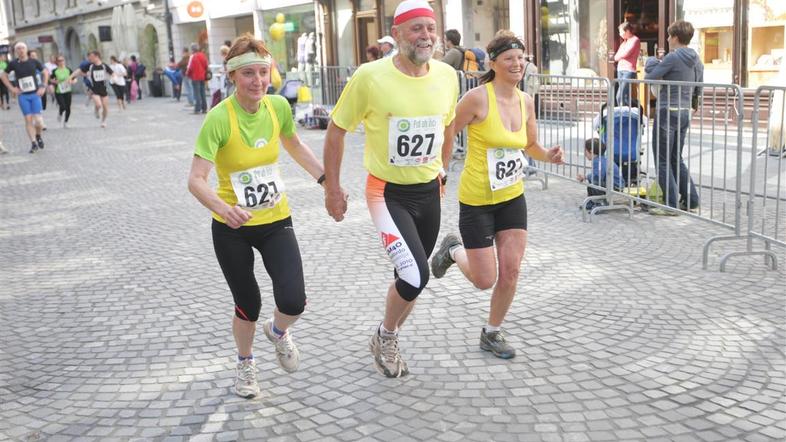 Če želite visokoresolucijsko fotografijo, nam pošljite elektronsko sporočilo na 