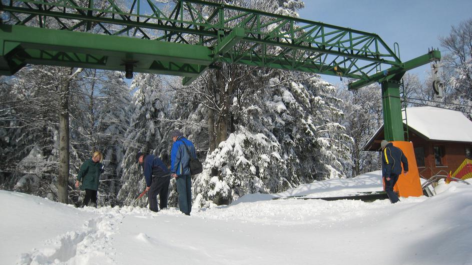 Preiskovalci so si natančno ogledali prizorišče nesreče. (Foto: Barbara Bradač)