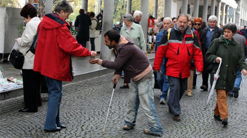 Če bi ukinili socialne transferje, bi bil pod pragom revščine vsak četrti prebiv