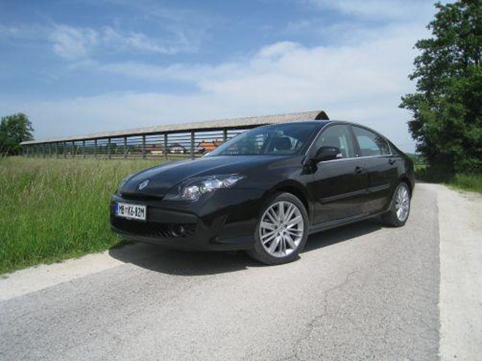 Renault je laguni gt namenil dva motorja, in sicer dvolitrskega bencinskega, ki 