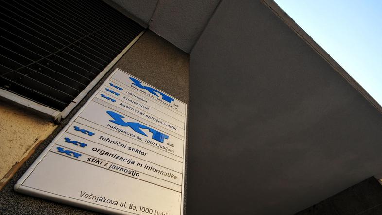 SCT OBRATI, delavci, odpovedi, stroji, tovornjak, gradbišče