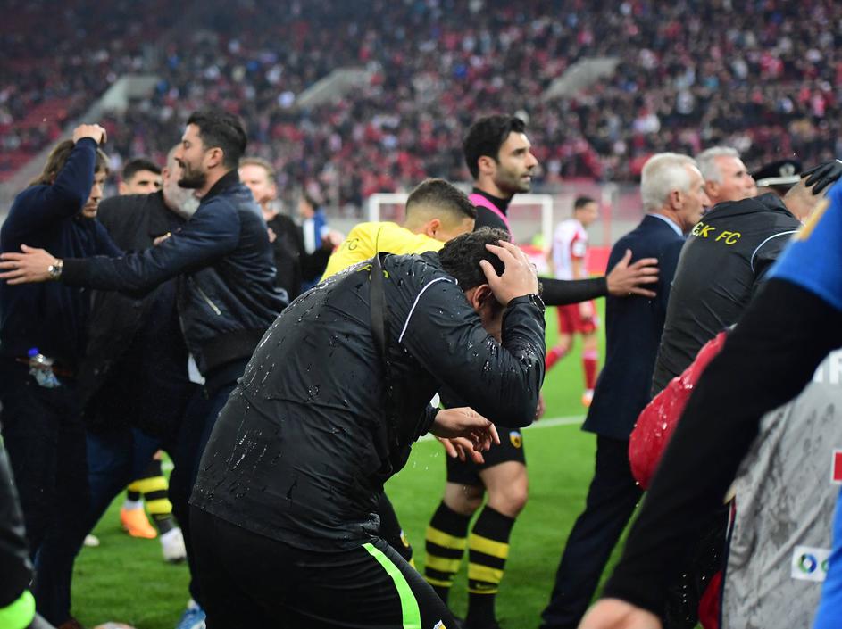 Incident na tekmi Olympiakos : AEK