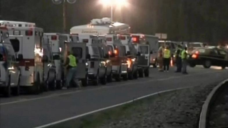 Na prizorišču je bilo vsaj 20 reševalnih vozil. (Foto: Reuters)