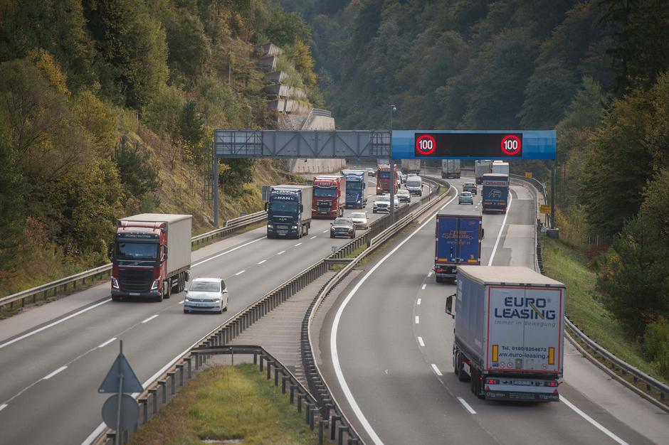 Avtocestna policija trojane, avtocesta, tovornjaki | Avtor: Anže Petkovšek