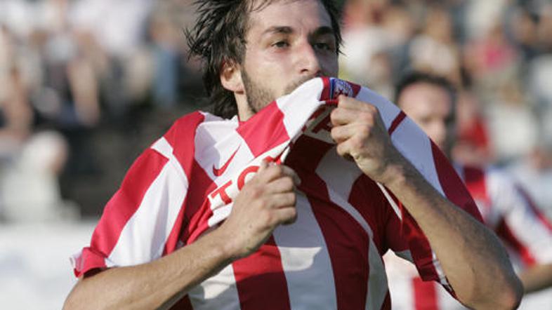 Črnogorski reprezentant Igor Burzanović je ob Nikoli Lazetiću eno izmed bolj zna