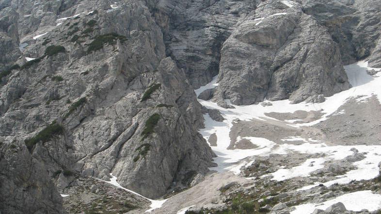 V visokogorju je še sneg. (Foto: Tamara Barič)
