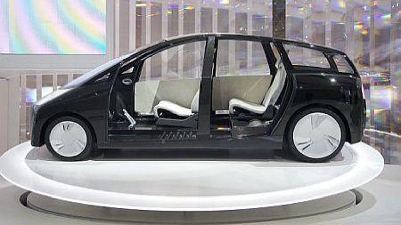 Toyotin koncept 1/x zaenkrat še nima vrat, tudi naprodaj še ni.
