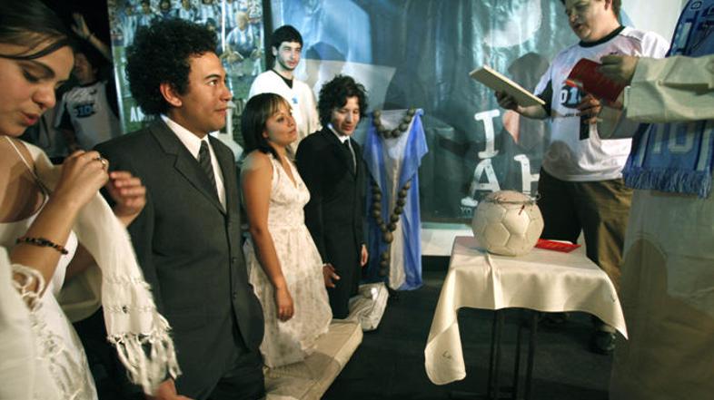 "Naj človek ne loči, kar je nogometni bog združil."