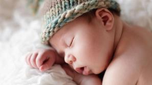 Se bodo porodi v prihodnje preusmerili v večje centre? (Foto: Shutterstock)