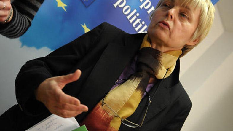 Zlata Ploštajner po manj kot letu dni zapušča vladno ekipo. Kmalu ji bo sledil š