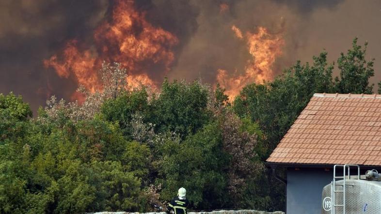 Požar na hrvaški obali