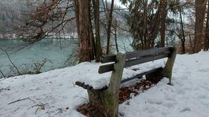 Zbiljsko jezero, zima, Medvode, klop, sneg, sprehod