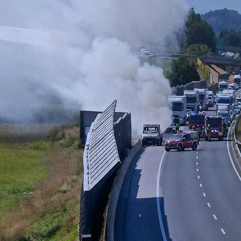 štajerska avtocesta goreče vozilo zaprta