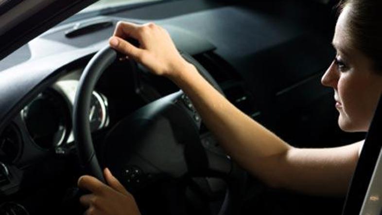 Vožnja v nočnih urah je lahko veliko bolj izčrpavajoča kot vožnja podnevi.