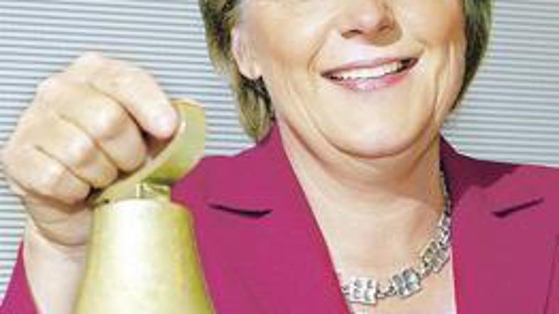 Merklova na obisk še pred poletjem, Juncker že aprila. (Foto: Reuters)