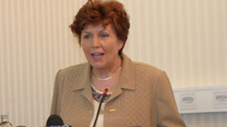 Glavar je Cerarjevi očital obrekovanje, ona pa njemu žaljive besede.