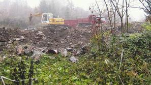 Lastnik te parcele pravi, da ima vsa dovoljenja in da delajo po pravilih. (Foto: