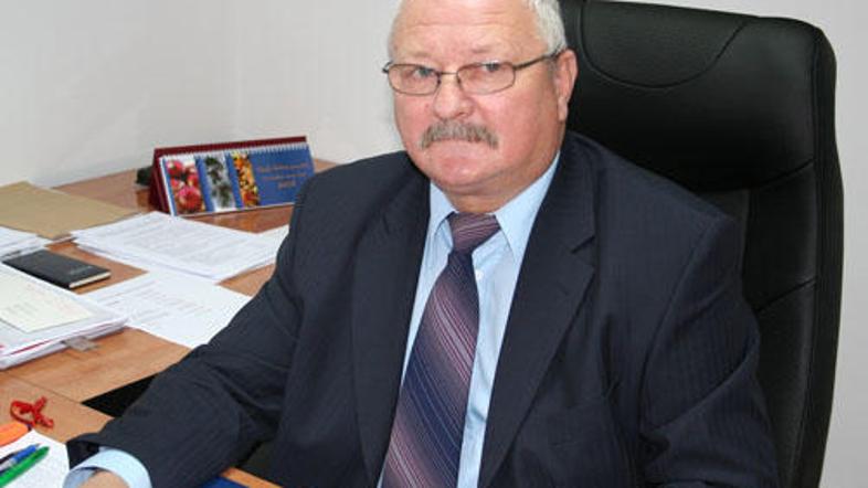 Župan Anton Maver pojasnjuje, da bo občina obdržala približno 300 tisoč evrov, k