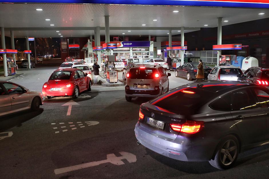 dvig cen naftnih derivatov | Avtor: Saša Despot