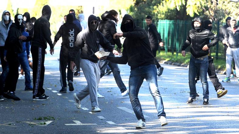 Spopadi s policijo nasprotnikov istospolno usmerjenih v Podgorici.