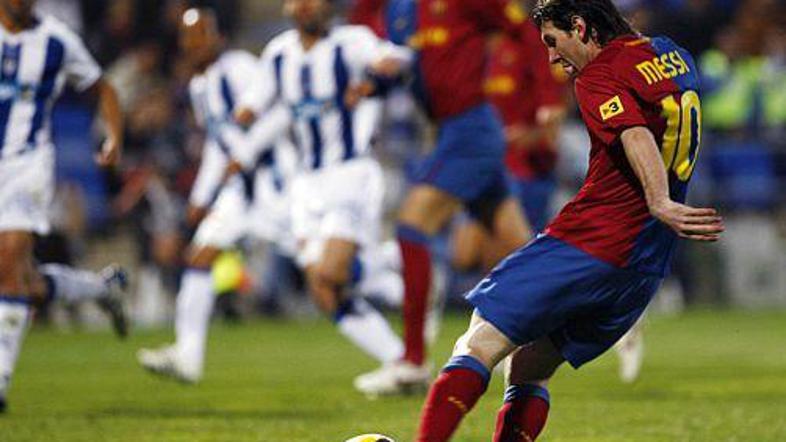 Lionel Messi je z levico načel mrežo Recreativa.