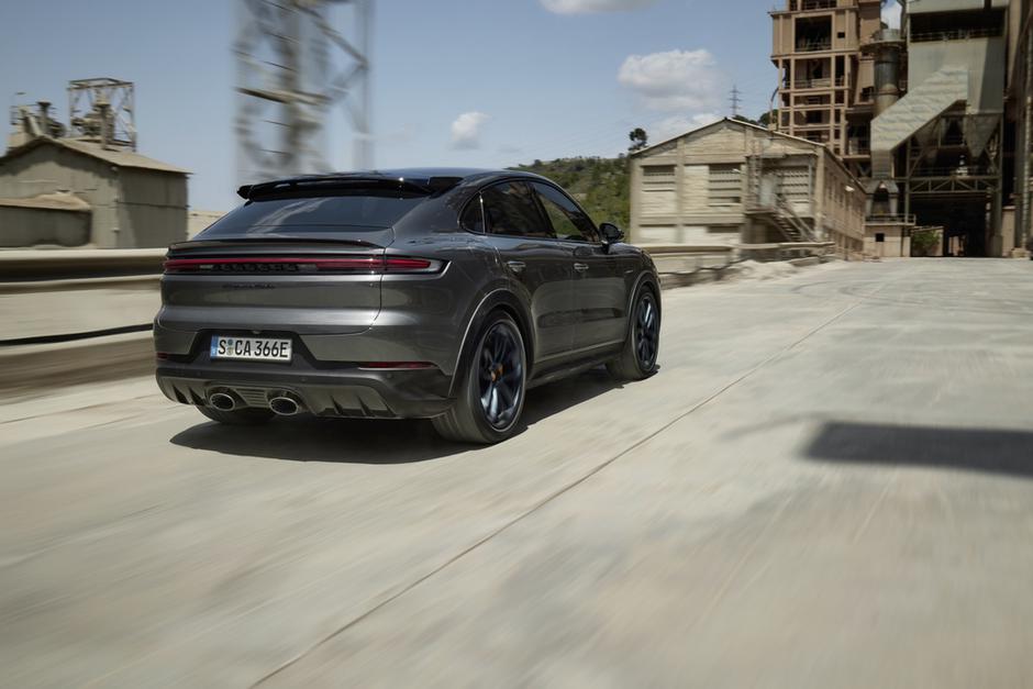 Porsche cayenne turbo E-hybrid | Avtor: Porsche