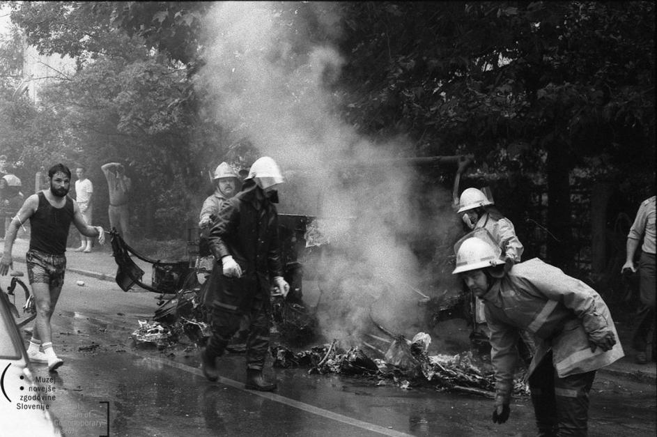 Ostanki sestreljene Gazele v ljubljanski Rožni dolini 27. junija 1991.