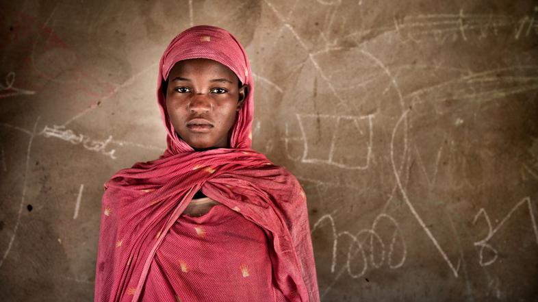 Deklica, Mali