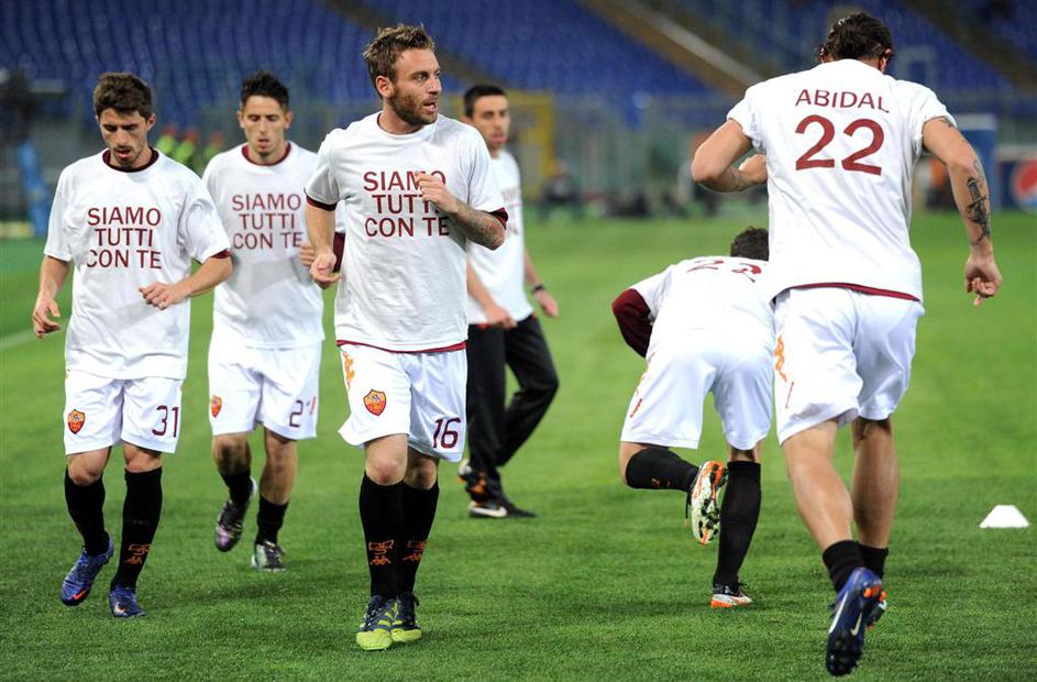 De Rossi Abidal Roma Genoa Olimpico Rim sporočilo podpora majica majice Serie A