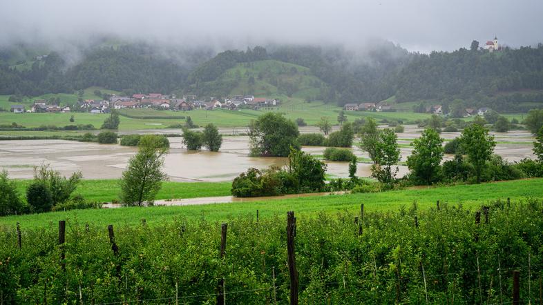 dež poplave polje