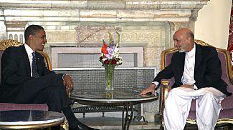 Barak Obama na srečanju z afganistanskim predsednikom.