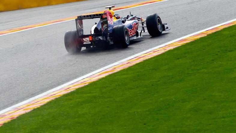 sebastian vettel red bull 2011 spa eau rouge