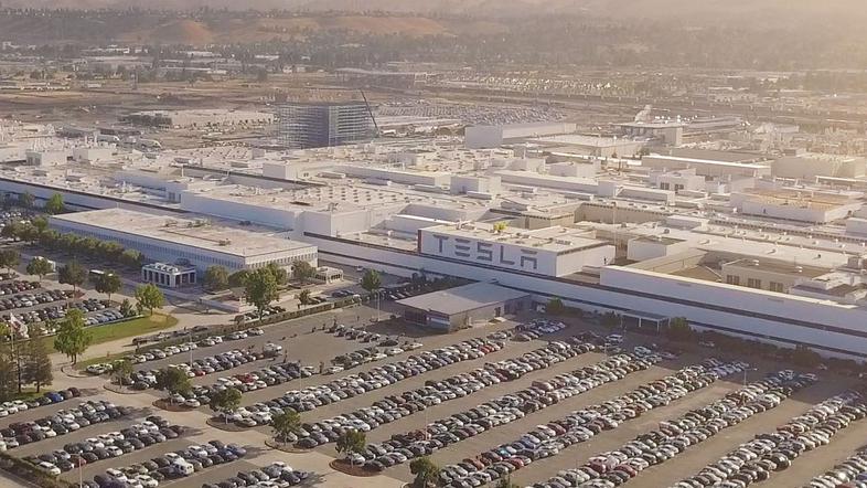 Tesla tovarna v Fremontu