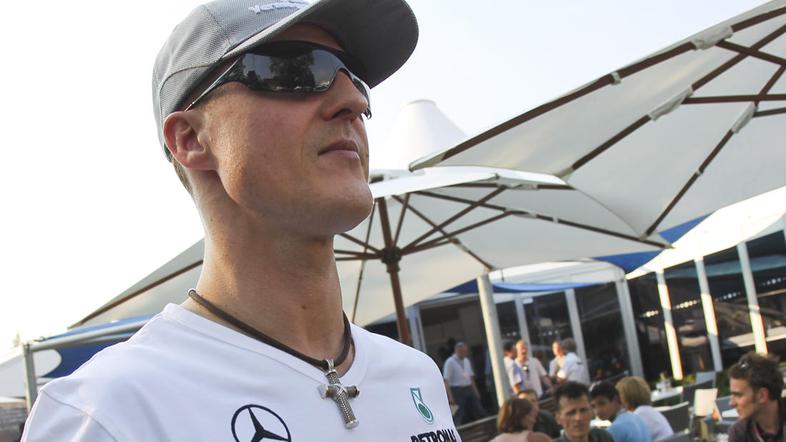 Michael Schumacher je prvo dirko končal mesto za Nicom Rosbergom. (Foto: EPA)