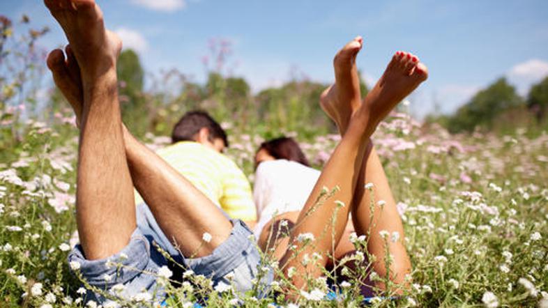 Sramežljiva ženska ima več možnosti kot pa sramežljivi fant. (Foto: Shutterstock