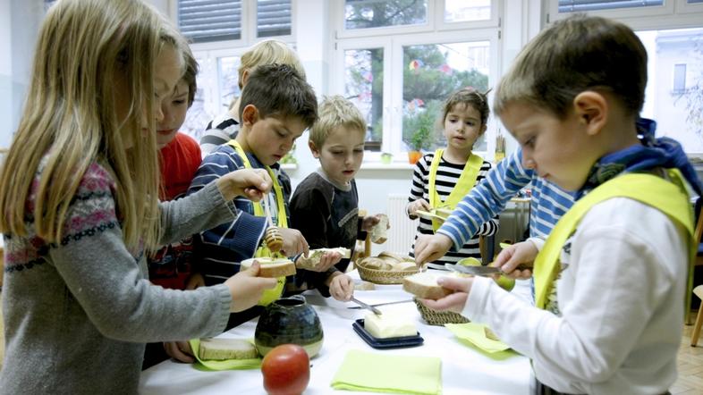 slovenija projekt tradicionalni slovenski zajtrk na OS Majde Vrhovnik v Ljubljan