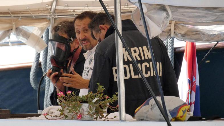 Policisti na ladji Atlantia