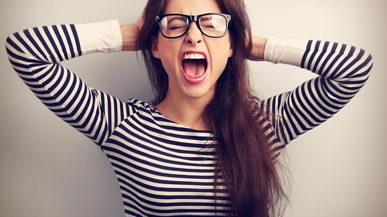 ženska kričanje jeza