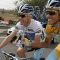 Levi Leipheimer in Alberto Contador v zadnji etapi proslavljata prvo in drugo me