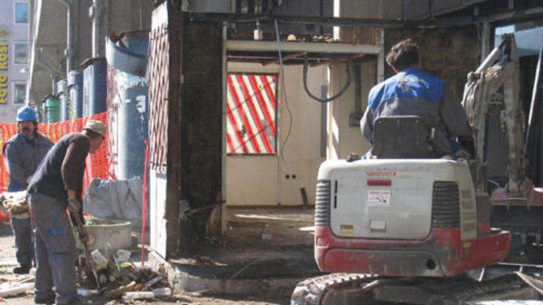 Kranjčani v knjižnico na novo lokacijo ne bodo hodili pred februarjem leta 2010.