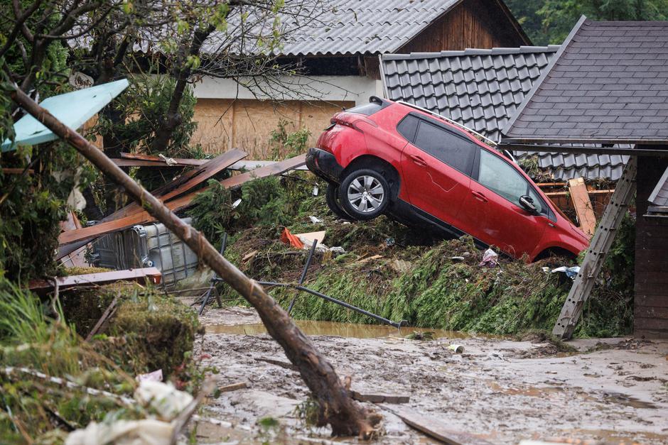 Poplavljen avto poplave 2023 | Avtor: Profimedia