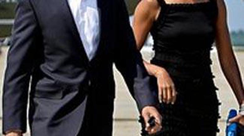 Zakonca Obama sta s predsedniškim letalom poletela v New York na večerjo.